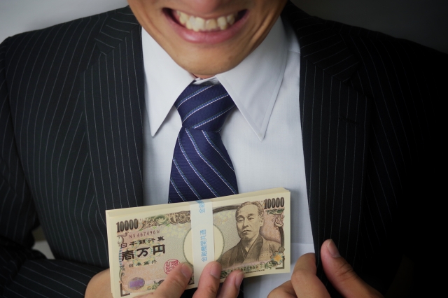 ヤミ金業者は金をせしめてほくそ笑む。名古屋市で弁護士に無料相談して解決へ